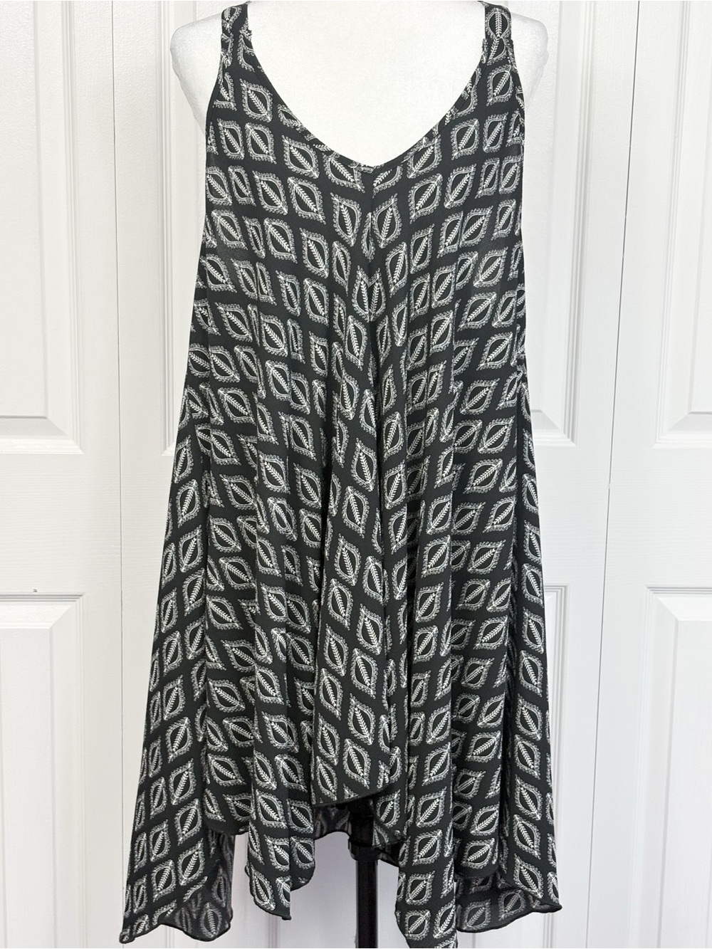 NWT Apt 9 Black & White Print Sleeveless Flowy A-Line Swim Coverup XXL